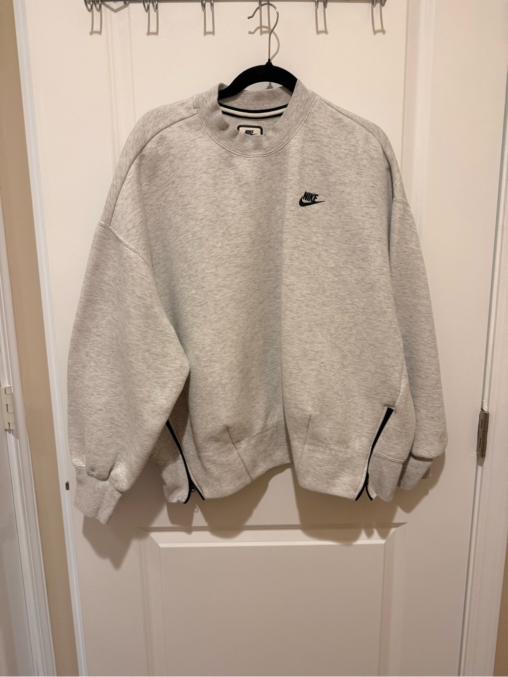 Nike women’s Light Gray Crewneck Sweatshirt